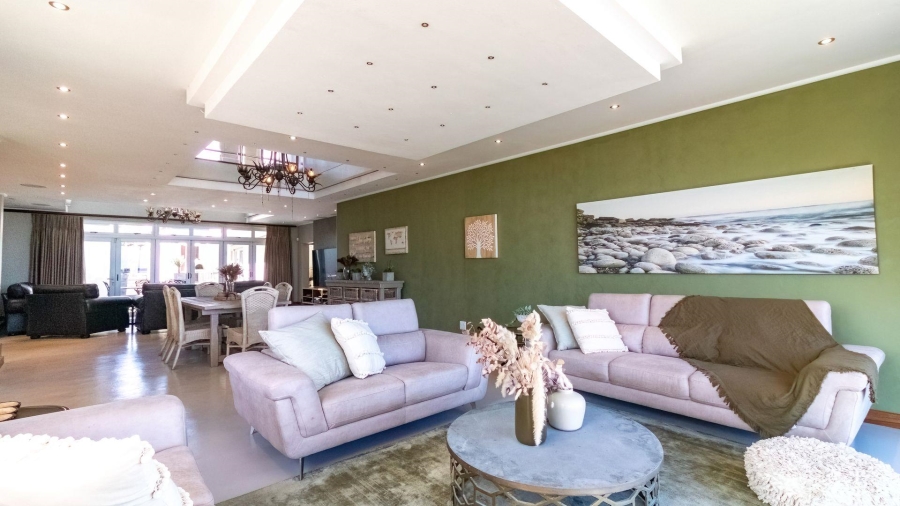 5 Bedroom Property for Sale in Gonubie Eastern Cape